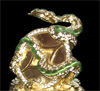 Змея зелено-золотая на подставке